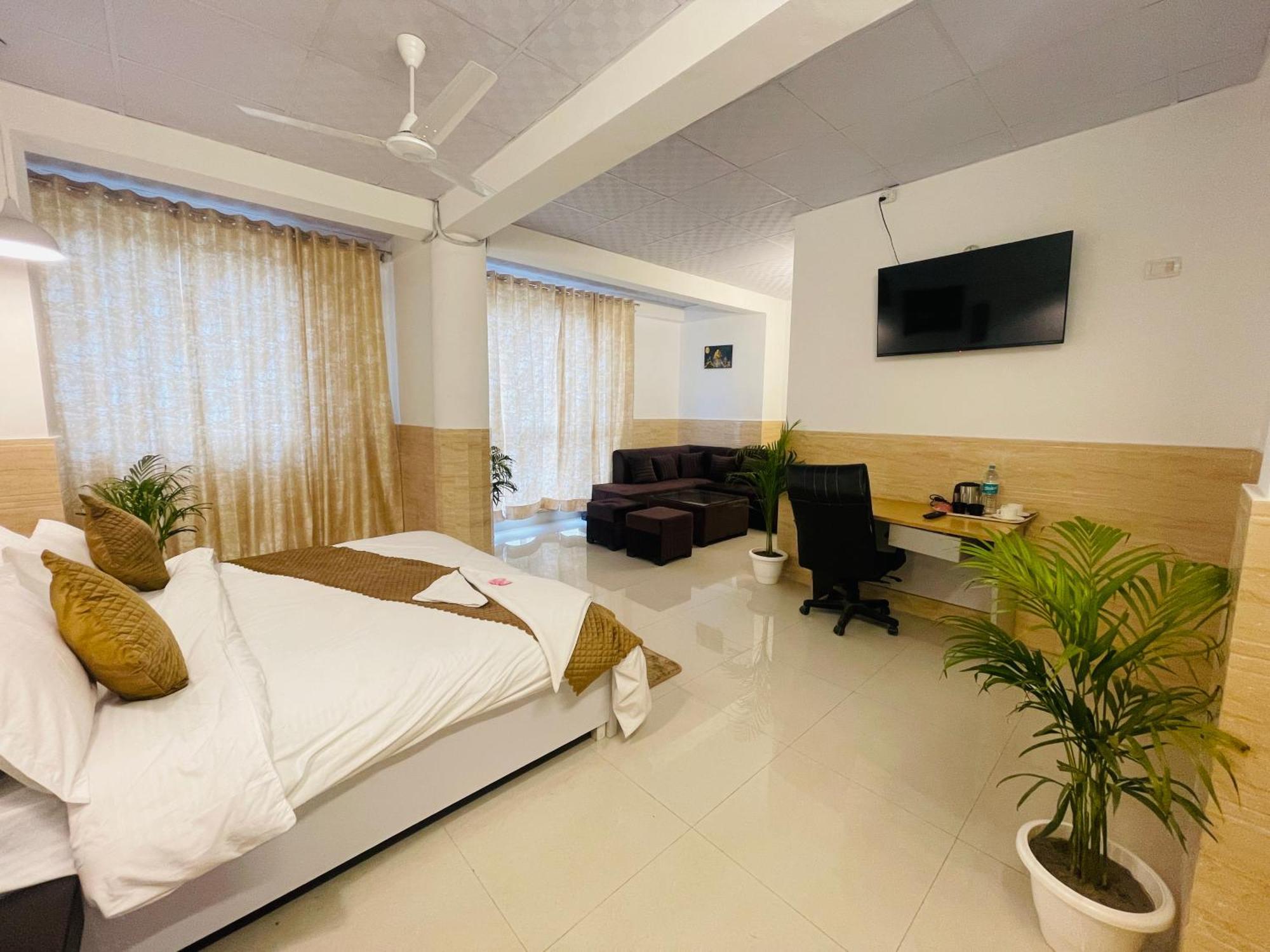 Dr White House - Noida Sector 18 Hotel Exterior photo