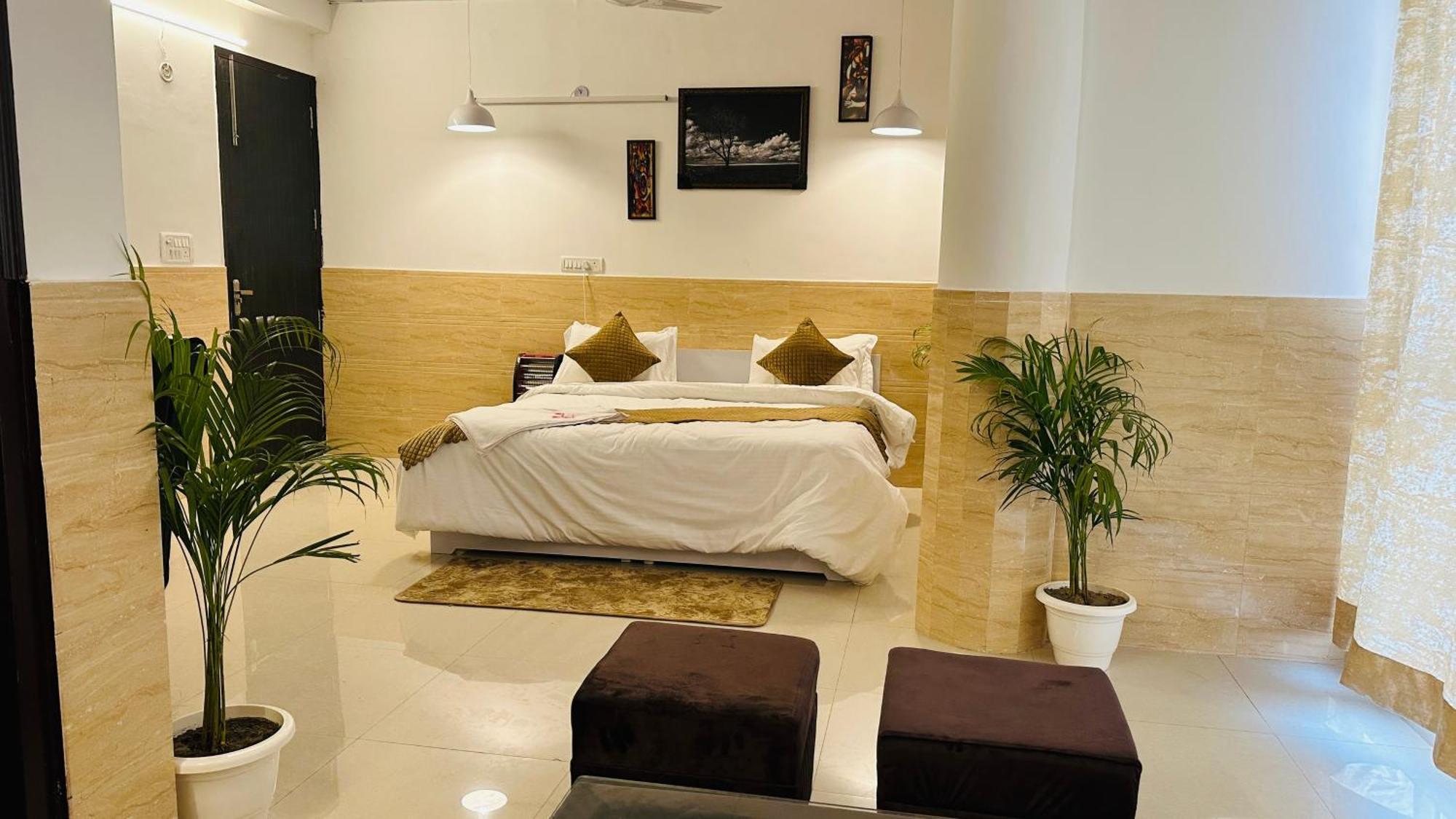 Dr White House - Noida Sector 18 Hotel Exterior photo