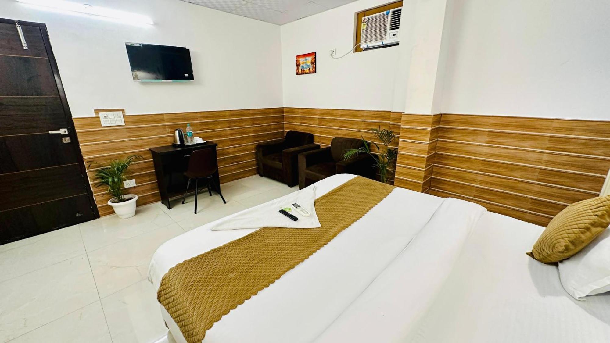 Dr White House - Noida Sector 18 Hotel Exterior photo