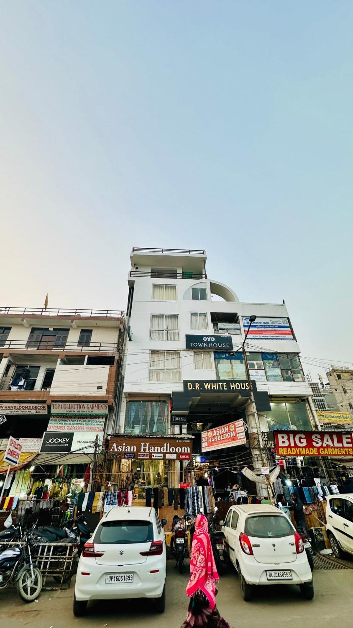 Dr White House - Noida Sector 18 Hotel Exterior photo